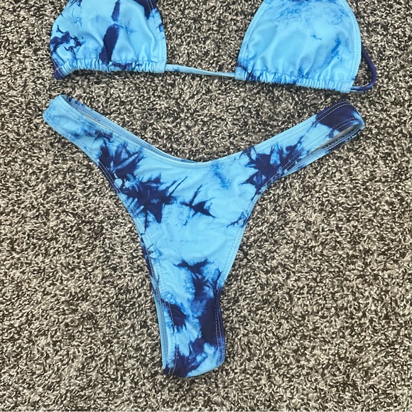 Three piece blue SHEIN tie dye bikini set - Picture 4 of 8